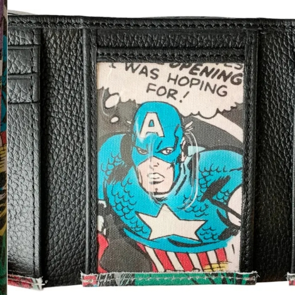 Captain America Trifold Wallet - Picture 3 of 6